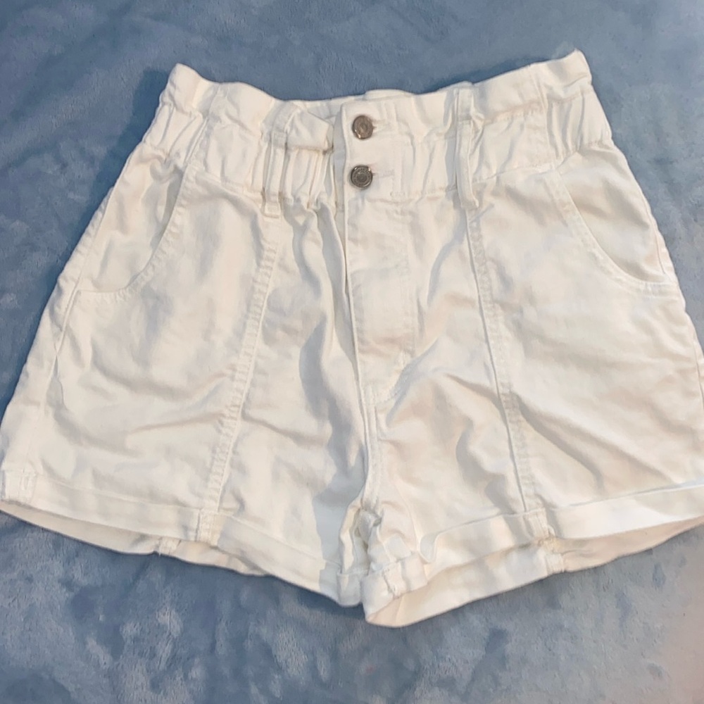 KanCan elastic waist shorts. High waisted. Size large. White